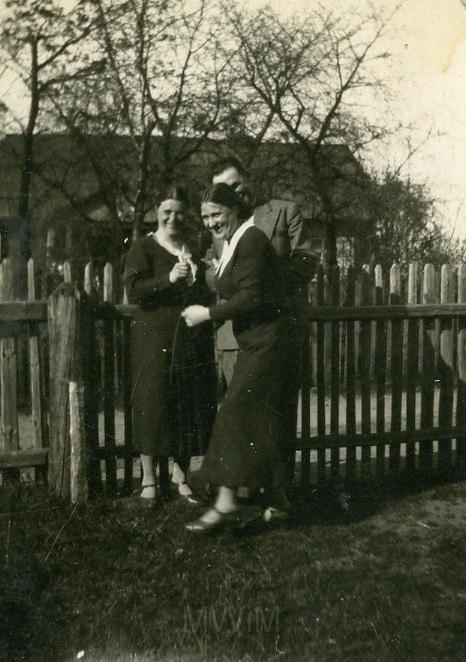 KKE 290.jpg - Helena i Piotr Szylkin z siostrą Heleny Stefanią Czebruczenką. 1936-1937 r.